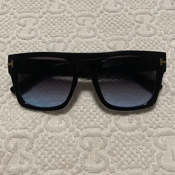 Sunglasses - Picture 1 of 3